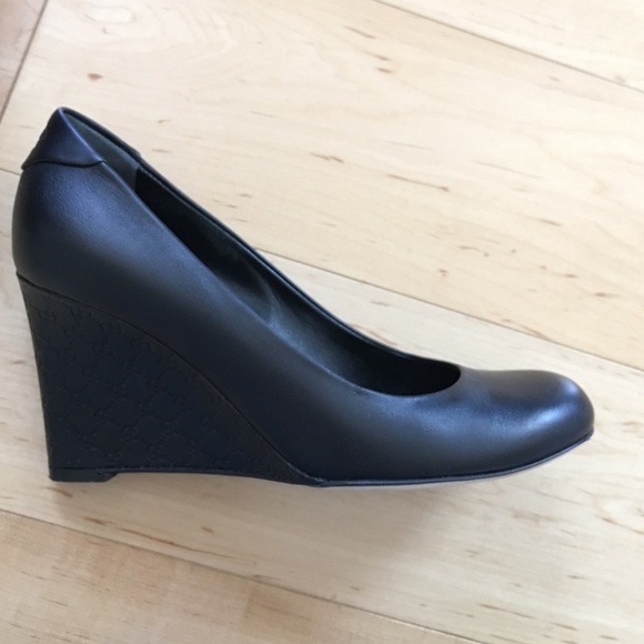 COPY - Gucci Black Leather Wedges ( Gentle use) - Picture 4 of 4